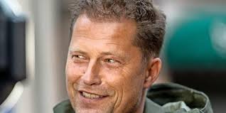 Er arbeitet als schauspieler, regisseur, drehbuchautor und produzent und konnte im jahr 2007 mit seinem film keinohrhasen. Til Schweiger Dreht Klassentreffen 2 0 Bei Fehrbellin