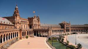 Da non perdere gli edifici storici come la cattedrale e el alcazar, plaza de toros e nella feria sevillana Piazza Di Spagna Siviglia Viviandalucia