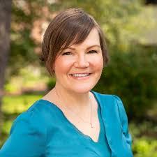 Kat Davis's Instagram, Twitter & Facebook