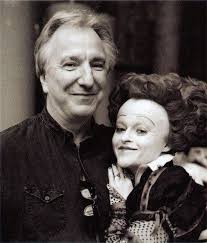 Alan Rickman En Alicia En El Pais De Las Maravillas Helena Bonham Carter And Alan Rickman On Alice In Wonderland Set Alan Rickman Helena Bonham Carter Bonham Carter