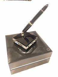 Handy visual aid to see comparative sizes of the pelikan m800, pelikan m600, sailor 1911 and pro gear and the parker duofold. Montblanc Meisterstuck 149 With Desk Stand Luxury Accessories On Carousell