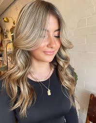 Adding warmth back in for my surfer girl Emma! 😻🧡💛 . Root shadow and  gloss from @schwarzkopfpro Igora Vibrance . This is a Demi color that will  fade naturally back to her