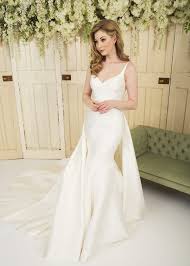 While her dresses are a lot more expensive, yet their timeless beauty makes the investment worthwhile. Simple Yet Elegant Fishtail With Sweetheart Neckline And Detachable Train