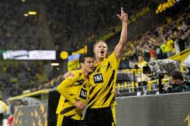 Sc freiburg vs borussia dortmund. Match Observations Gio Reyna And Erling Haland Lead Borussia Dortmund Past Freiburg Fear The Wall