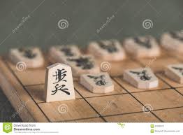 Los clásicos juegos de mesa, también online: Juegos De Mesa Japoneses De La Estrategia Del Ajedrez En Japon Foto De Archivo Imagen De Ataque Estudio 93786372