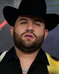 #LuisRConriquez abandonó su presentación y el público enfurecido destruyó  el escenario de la ‘Feria de Texcoco’ 🏟️ donde se presentaba, después de  negarse a cantar narco corridos, 🤐 ya que esto está ...