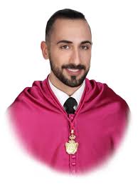 Hoy es día de celebrar el esfuerzo de muchos años y el de un sueño  cumplido. Esperando este día desde bien pequeño, cuando ya tenía claro que  algún día sería Odontólogo. Este