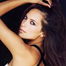 アンジェリーナ・ジョリーが第15回知事賞でノックス・ジョリー・ピットと母息子デートナイト。 ❤️ もっと写真を見る 🔗:  extratv.com/photos/2024/11/17/15th-governors-awards-red-carpet