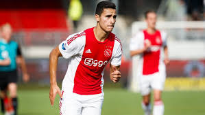 Anwar el ghazi (born 3 may 1995) is a dutch professional footballer of moroccan descent who currently plays for ajax in the eredivisie and the netherlands national team as a winger. Ajax Spits El Ghazi Voor Het Eerst In Selectie Oranje De Morgen
