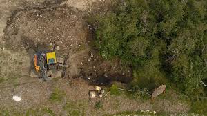 Marty Lagina and Gary Drayton uncover a BIG spike while excavating Lot 32  and take it to get identified by an expert.