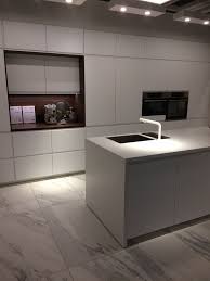 pin von tiago vieira auf z keuken ganz weisse kuche moderne kuchenideen moderne weisse kuchen