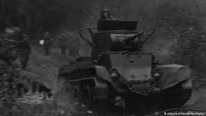 En 1945 finaliza la guerra, esto fue gracias que las tropas estadounidenses y las tropas del ejército ruso lograron entrar en contacto con el régimen alemán y. Nuestro Pueblo Esta Perdido 80 Anos De La Invasion Sovietica A Polonia Europa Dw 17 09 2019