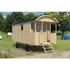 roulotte en bois sur chassis metallique 12m2 avec terrasse couverte roulotte en bois chalet de jardin chalet bois