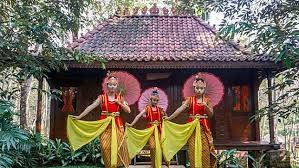 Rukun iman berasal dari gabungan dua kata, antara lain rukun yang berarti pilar atau tiang dan iman yang berarti kepercayaan. Mau Cari Foto Studio Yang Unik Datang Saja Ke Pasar Karetan Liputan6 Com Line Today