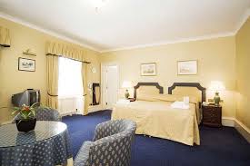 Room With Cream Paint Color And Blue Carpet Vissbiz Modern Room Decor Bedroom Design Interior Design Bedroom
