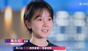 【網友在陳小紜評論區吐槽】 之前，陳小紜 和 容祖兒 在 《浪姐2》 中吵了起來，引起了很多網友的關注。 3月21日，陳小紜竟然還在微博評論區發文疑似內涵容祖兒 ，再度引發熱議。. éå°çº­ ç©¿æ§ææ³³è¡£ æåºä½ æéå¿çå¥³å­©æä¼èµ¢ æ°é» èèèµ