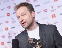 Maciej jerzy stuhr (born 23 june 1975) is a polish actor, comedian and occasional film director. Telekamery 2021 Maciej Stuhr Nawiazal Do Wiadomosci Tvp Probuja Zrobic Ze Mnie Czarny Charakter