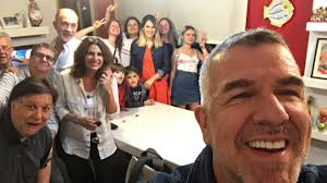 Hijo de una familia conservadora que se oponía a su sueño de ser actor. Noticias El Bunker De Dady Brieva Asi Festejo El Humorista