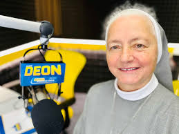 Marta Deon's Instagram, Twitter & Facebook