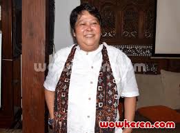 Adik dari rano karno ini merupakan pemain film dan sinetron yang pernah bermain dalam sinetron si doel anak sekolahan. Suti Karno Berita Foto Video Lirik Lagu Profil Bio Halaman Utama Suti Karno Wowkeren Com