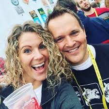 Jennifer Menge's Instagram, Twitter & Facebook