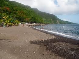 Plage De Riviere Sens En Guadeloupe Sable Noir Volcanique Guadeloupe Voyage Plage Paradisiaque Iles Caraibes