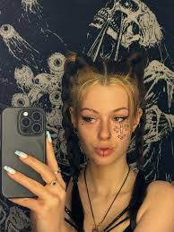 goth girl, into metal, 19 and shy.. would you still give me a chance? 🙈