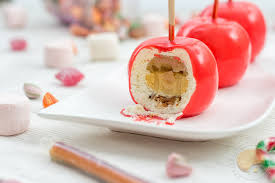Pommes D Amour Entremets Pomme Caramel Au Beurre Sale Speculoos Et Mousse Vanille Sucre D Orge Et Pain D Epices
