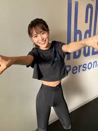 アイドル・女子アナ画像☆吟じます 新田さちか、極太マン筋がクッキリ丸見えレギンスを晒した準ミス青学