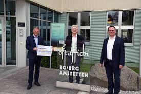 Andreas hanger ist sein name, ein wirtschaftstreibender, dessen politische karriere im ominösen dass hanger thomas schmid im ausschuss verfolgt oder gar mitverfolgt habe, ist in anbetracht. Bildungseinrichtungen Im Bezirk Amstetten Werden Saniert Und Erweitert Volkspartei