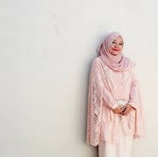 Dibuat lebar bagian bawah agar bisa dikenakan oleh orang yang gemuk dan kurus. 17 Model Gamis Untuk Orang Gemuk Terkini 2020