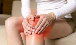 Đau đầu gối khi đứng lên ngồi xuống điều trị như thế nào?