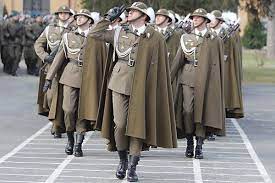 ポーランド軍のマントみたいなやつすごくいいな 女性 軍服 軍 男性ファッション