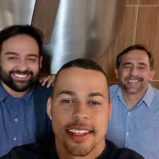 Sempre uma alegria encontrar esses dois craques nos corredores da  @tvtribunape @gagoelizeu @pablomarquesprivado