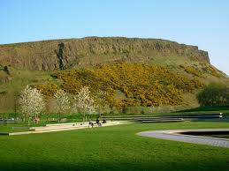 I started at the north entrance and followed the main loop to dunsapie. Arthur S Seat 251 M Holyrood Park Edinburgh