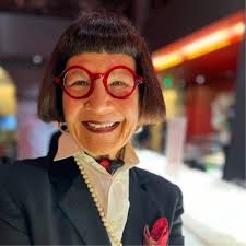 I received this from a GHE team member at our luau last week. I'm a lucky  (and grateful) Queen Bee!