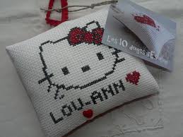 Résultat de recherche d'images pour "images broderie hello-kitty"
