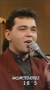 🎶 ella me tiene en sus manos, ella me tiene en sua labios 🎶 Edgar Efrain  Fuentes 💖mas conocido como Gary, el angel que canta 🎤 "Cuando ella  quiere" incluido en su
