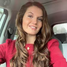 Who is a legitimate professional photographer for a photo shoot?