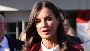 Letizia di Spagna a Francoforte: look mozzafiato in pelle