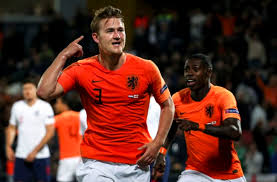 Bayern Munich Pull Out Of The Race To Sign Ajax S Matthijs De Ligt On 21 september 2016, de ligt made his debut for ajax's senior team in a cup game against willem ii. matthijs de ligt
