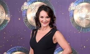 Strictly come dancing returned for its thirteenth series on bbc one with a launch show on 5 september 2015, with the live shows starting on 25 september 2015. 90anblrll1yanm