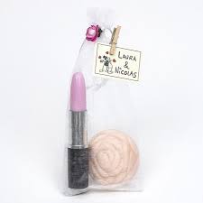 Amikado.com est la boutique en ligne qui vous offre une sélection d'idées originales pour. Cadeaux Invites Mariage Personnalise