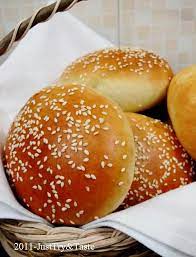 Jika adonan dirasa telah lembut dan sedikit lengket, hentikan penambahan air. Obsesi Roti 7 Membuat Roti Burger Burger Bun Just Try Taste