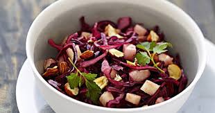 Salade De Chou Rouge Aux Poires Et Noisettes Recette Recette De Salade De Chou Salade De Chou Salade Chou Rouge
