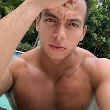 Camilo Londono's Instagram, Twitter & Facebook