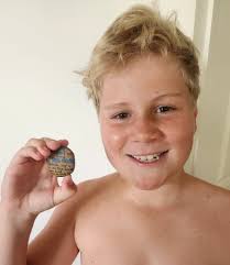 Hi! I'd love some advice from experienced Tas Rocks members about a little  issue I'm experiencing. What is the best way of handling rocks as you are  sealing them and varnishing them?