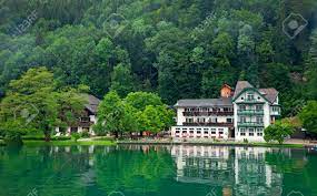 2 mal wöchentlich wechseln wir ihre handtücher. Haus Am Wolfgangsee Osterreich Village St Wolfgang Lizenzfreie Fotos Bilder Und Stock Fotografie Image 13403998