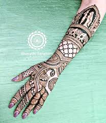 Let the covered henna paste sit in a warm location for 24 hours (about 75 degrees fahrenheit). 41 Backhand Mehndi Designs For Brides Bridesmaids