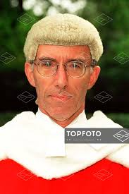 Hon Mr JUSTICE DAVIS QC (Hon Sir Nigel Anthony Lamert Davis QC) A High  Court Judge Queen's Bench Division Universal Pictorial Press Photo UGL  018685/B-01 01.10.2001 *** Local Caption *** .